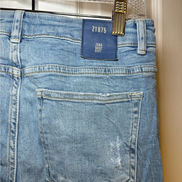 Zara - Skinny Jeans With A Cut at the Battom - Picture 4 of 11